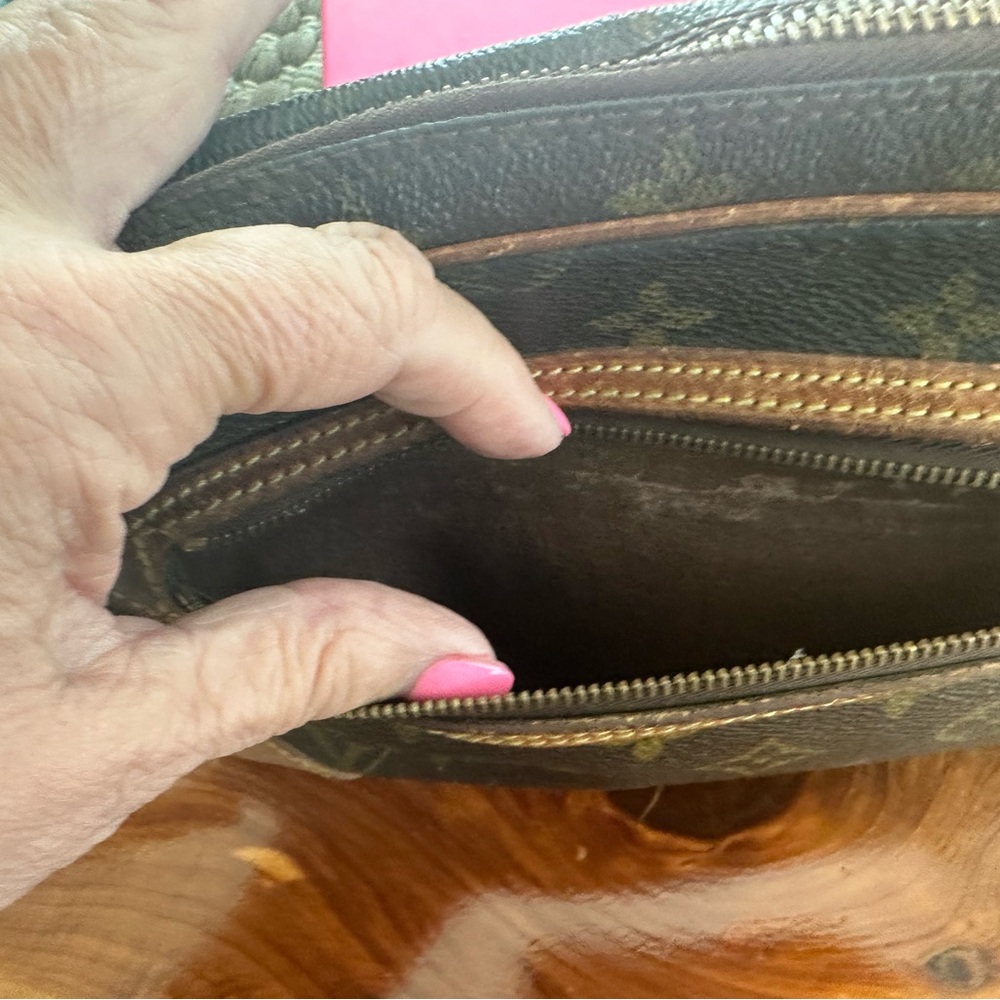 Louis Vuitton Monogram Black and Tan Clutch - Picture 4 of 10